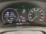 視認性の高いメーターで、運転に必要な情報を確認できます。速度や回転数などを一目で把握できるので、安全運転に貢献します。