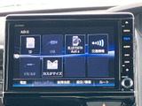 様々なメディアに対応し、お好みの音楽を楽しめます。長距離ドライブも快適に過ごせる、充実のオーディオ機能です。