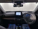 落ち着いたカラーの内装で、ゆったりと運転したい方に。