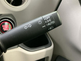 操作しやすい位置に配置されたウインカーレバー。直感的に操作できるので、安全な車線変更をサポートします。スムーズな操作感も魅力です。