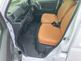 運転に集中できるシンプルなコクピット。操作しやすい配置で、快適なドライビングをサポートします。