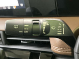 操作しやすい位置に配置されたウインカーレバーです。スムーズな操作で、安全な車線変更をサポートします。運転の信頼性が向上します。