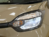LEDヘッドライトです。デザイン性がよくとても明るいので、夜間の走行や悪天候でも安心です。しかも長寿命!