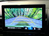 【バックカメラ】駐車時に後方がリアルタイム映像で確認できます。大型商業施設や立体駐車場での駐車時や、夜間のバック時に大活躍!運転スキルに関わらず、今や必須となった装備のひとつです!