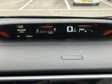 視認性の高いメーターパネルが、運転に必要な情報を分かりやすく表示します。運転に集中できる、シンプルで機能的なデザインです。