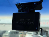 【ドライブレコーダー】連続して映像を記録するタイプのドライブレコーダーです。エンジンをかけると自動的に録画を開始し、常に最新の映像を記録し続けます。