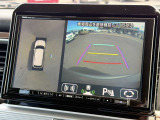 【360度カメラ】全方位モニターを装備し、車両の周囲を上空から見下ろすように映像で確認可能。駐車や狭い道での操作をサポートし、安全性を高めます。