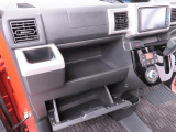納車の前にはエンジンオイル、オイルエレメント、エアクリーナー、クーラント、バッテリー、ワイパーゴムのチェックまたは交換を行います!