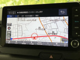 目的地までスムーズに導航。渋滞情報もリアルタイムで受信し、最適なルートをご提案します。運転に集中できる安心感。