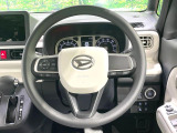 インテリアに合わせたデザインのステアリングは、運転される方のことも考え、運転しやすい形状、大きさです。是非一度、実際に触ってお確かめください。