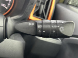 【オートライト(AUTO)】外の明るさをシステムが感知して、自動でヘッドライトが点灯します。ヘッドライトをつけ忘れを防ぐ便利機能です。