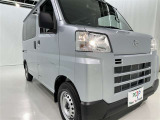 明るいライトが夜道を明るく照らしてくれます。 運転する上で、道路状況をいかに早く認識できるか重要なポイントです。 白色光が暗い道も明るく照らしてくれますよ。