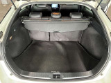 トランク収納スペースをご確認ください。荷物の積み下ろしがしやすい広さを確保しており、日常使いからレジャーまで幅広く活用できます。