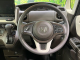 インテリアに合わせたデザインのステアリングは、運転される方のことも考え、運転しやすい形状、大きさです。是非一度、実際に触ってお確かめください。