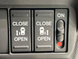 【両側パワースライドドア】スマートキーや運転席のスイッチで後席両側スライドドアの開閉が可能♪電動だから力を入れてドアを開ける必要が無く、小さなお子様でも簡単に開け閉めでき快適です♪