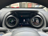 スッキリしたデザインのメーターは運転時の視線移動が少なくて済むので、安全性にも一役かってくれます。