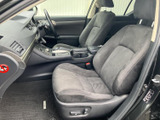 運転しやすい配置の操作系。直感的に操作でき、運転に集中できます。快適なドライブをサポートする機能が充実しています。