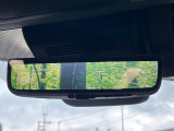 【デジタルインナーミラー】後席の大きな荷物や同乗者で後方が確認しづらい時でも安心!カメラが撮影した車両後方の映像をルームミラー内に表示。クリアな視界で状況の確認が可能です!