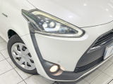 【LEDヘッドライト】悪天候や夜間走行時も良好な視界を確保し安心して運転できる高輝度LEDヘッドライトを装備!点灯速度が早く、消費電力も抑えられています。