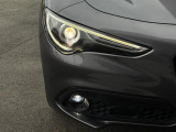 先進性の象徴であるLEDデイランニングライトは、昼間の車輌の存在感を際立たせ、安全性にも配慮しています。