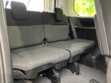 3列目シートも広々としており、大人でもゆったりと座れます。多人数乗車時でも快適な空間を確保。ご家族でのレジャーにも最適です。