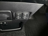 運転席・助手席にシートヒーターが付いています。座面と背もたれをすばやく温めるシートヒーターを内蔵しています。身体を直接温めることができ寒い日も快適なドライブが楽しめます♪