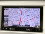 鮮明な画面表示で、目的地までスムーズに案内。カーナビゲーションで快適なドライブをサポートします。道に迷う心配もなく、遠出も楽しめます。