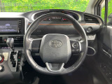 【純正革巻きステアリング】上質な革を使用することで、手にしっかり馴染みとても運転しやすいハンドルです♪