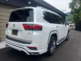 ブラインドスポットモニター搭載。 ドアミラーの死角領域に入った車両の存在とその死角領域に急速に接近してくる車両の存在を運転者に提供する、サポートシステムです。