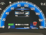 プリクラッシュセーフティー付きです。進路上の作動対象(システム作動対)をセンサーで検出し、衝突の可能性が高いと判断した際に警告やブレーキ力制御を行い衝突回避操作を補助します