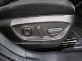 パワーシート搭載。微妙な調整が手軽にでき、良いポジションで運転することが可能です。