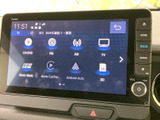 お好みの音楽やラジオをクリアな音質で。Apple CarPlayやAndroid Autoにも対応し、スマートフォンとの連携も簡単です。