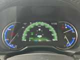 視認性の高いメーター類で、運転に必要な情報を的確に把握できます。スタイリッシュなデザインが、洗練された車内空間を演出します。各種警告灯も分かりやすく表示されます。