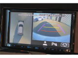 全周囲モニター付で、車庫入れも駐車もラクラクです。
