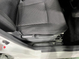 痛みの出やすい運転席シートの角、フロアマット、座面、ともに良好です