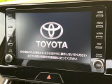 【ディスプレイオーディオ】お手持ちのスマートフォンとの連携で、ナビや音楽再生など各種アプリを使用可能。スマホに近い感覚でお使いいただけます♪
