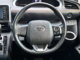 【純正革巻きステアリング】上質な革を使用することで、手にしっかり馴染みとても運転しやすいハンドルです♪
