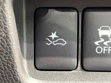 【三菱e-Assist】走行中に前方の車両等を認識し、衝突しそうな時は警報とブレーキで衝突回避と被害軽減をアシスト。より安全にドライブをお楽しみいただけます。