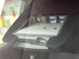 【トヨタセーフティセンス】走行中に前方の車両等を認識し、衝突しそうな時は警報とブレーキで衝突回避と被害軽減をアシスト。より安全にドライブをお楽しみいただけます。
