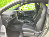 ドライバーの操作性を追求した、機能的なコクピット。集中して運転できる環境です。