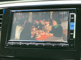 停車中に楽しめるTV機能。待ち時間や休憩時間に、ニュースや番組を鑑賞できます。快適な時間を過ごせる便利な機能です。