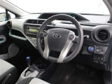 運転中の視線移動を最小限に抑える位置にメーター表示を配置。しかも、角度や距離を最適化することで視認性を高めています。さらに、より焦点を合わせやすい遠視点メーターを採用しています。