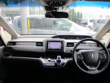 インパネ周りのお写真です。視界が広く、運転もしやすくなっております。