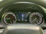 視認性の高いメーター類が、運転に必要な情報を分かりやすく表示します。運転に集中できる、シンプルで洗練されたデザインです。