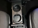 運転席・助手席の中央部にはドリンクホルダーが用意されています!