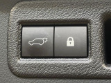 【パワーバックドア】スマートキーや運転席のボタンを押すだけでリアゲートが自動で開閉します!荷物を持っている時や、高い位置にあるバックドアを閉める際に便利な機能です♪