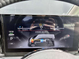 メーター内のカラーディスプレイには運転をサポートするさまざまな情報を表示します☆