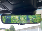 【デジタルインナーミラー】後席の大きな荷物や同乗者で後方が確認しづらい時でも安心!カメラが撮影した車両後方の映像をルームミラー内に表示。クリアな視界で状況の確認が可能です!