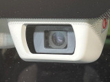 【アイサイトVer3】前方の車両等を検知し、衝突しそうな時は警報で注意を促し、ブレーキを踏む力をサポート。ブレーキを踏めなかった場合は衝突被害軽減ブレーキが作動、衝突回避をサポートします。
