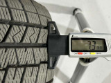 冬タイヤの残り溝は7.3mmです。スリップラインからは5.6mmとなっております。